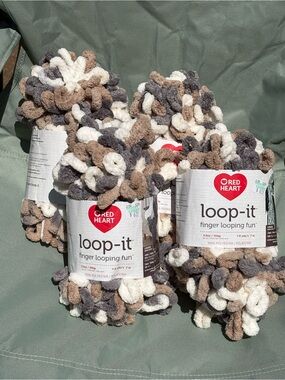Red Heart ' Loop-It Finger Looping Yarn Multi-Color 3.5 oz Lot of 4